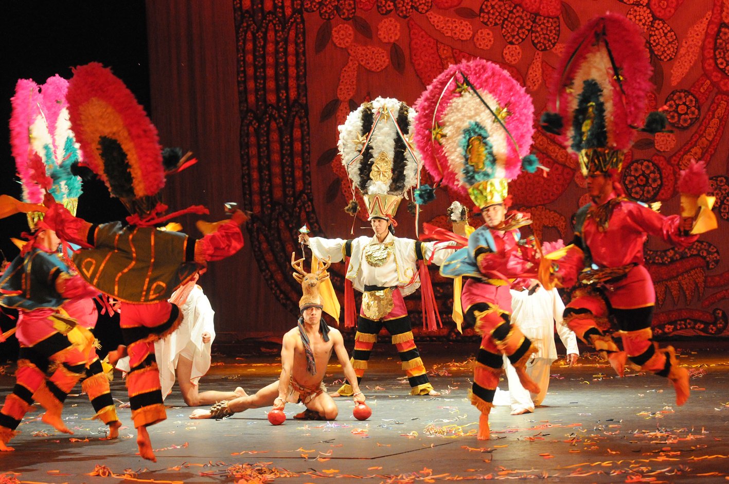 Ballet Folklórico de Amalia Hernández en Bellas Artes :Mujer y Punto